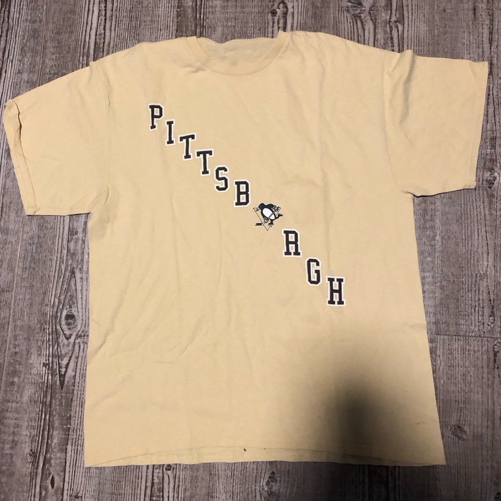 Vintage penguins logo tee no tag fits like L/XL